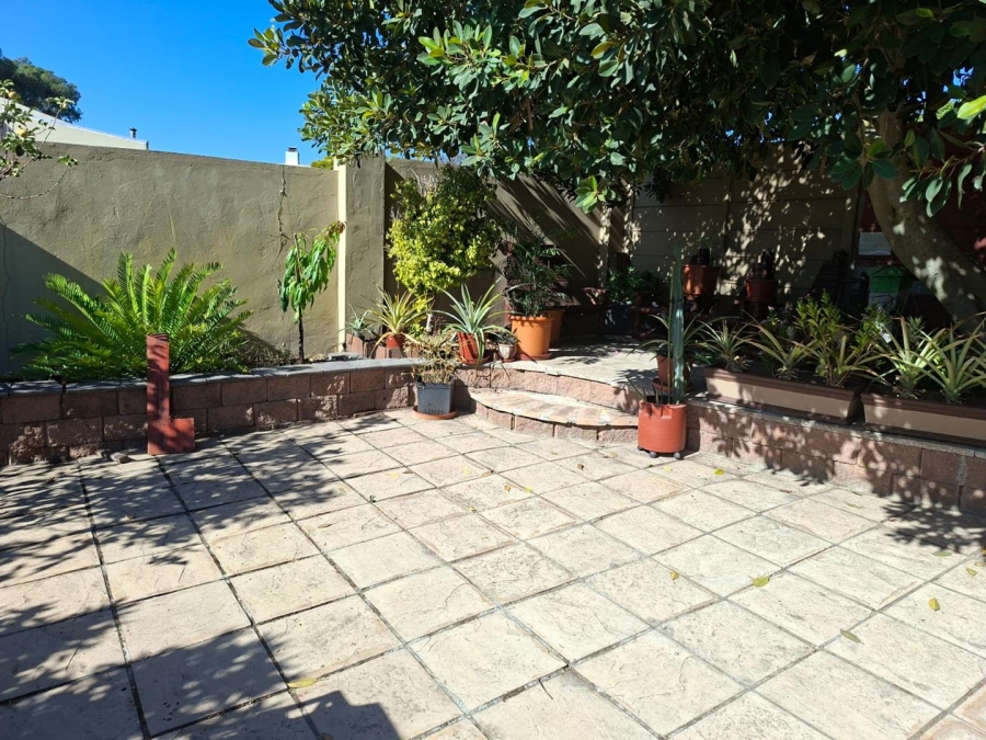 5 Bedroom Property for Sale in Protea Heights Western Cape
